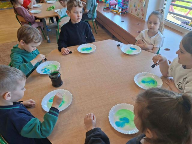 Praca plastyczna bratkow na dzien ziemi