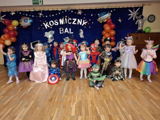 bal karnawalowy maki