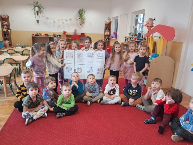 bratki i plakat z bezpiecznym internetem