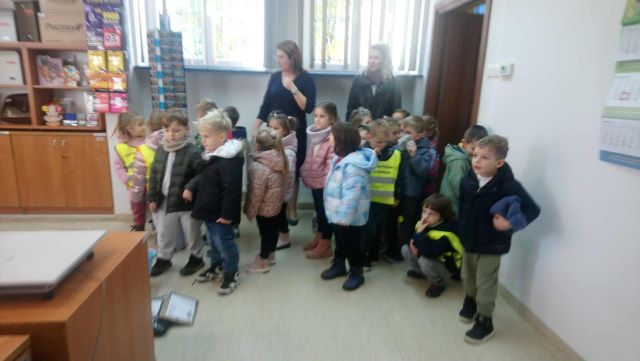 bratki zwiedzaja poczte