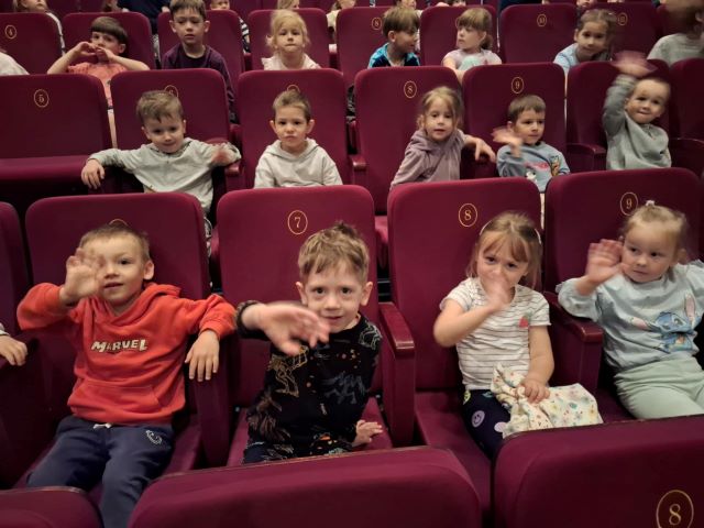 dzieci w kinie