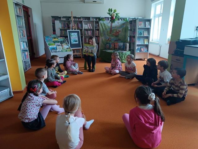 koniczynki w bibiotece dzien ziemi