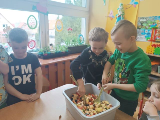 koniczynki z salatka owocowa