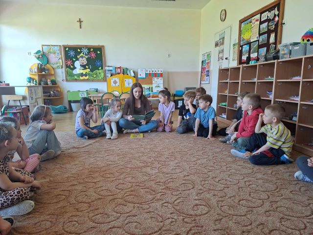 mama mileny czyta ksiazke