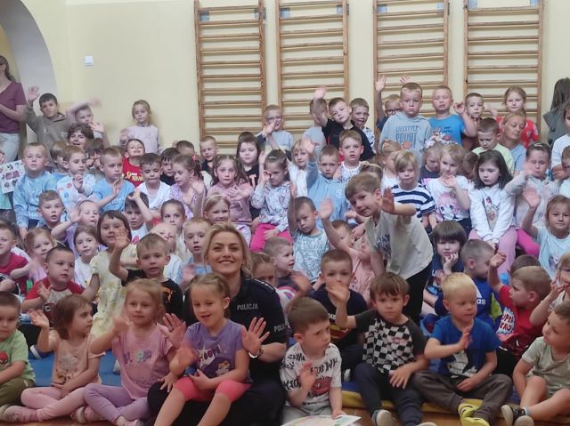 pani policjantka bezpieczne wakacje