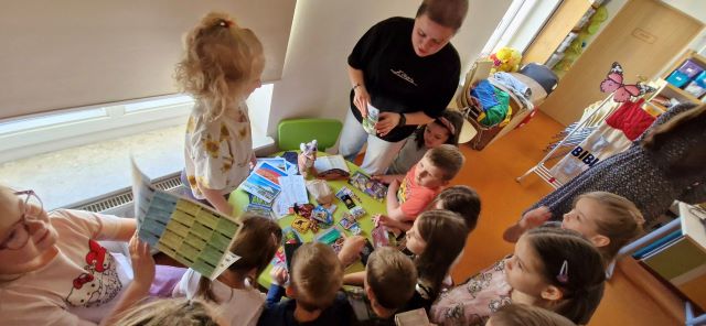 rumianki poznaja wyposazenie turysty