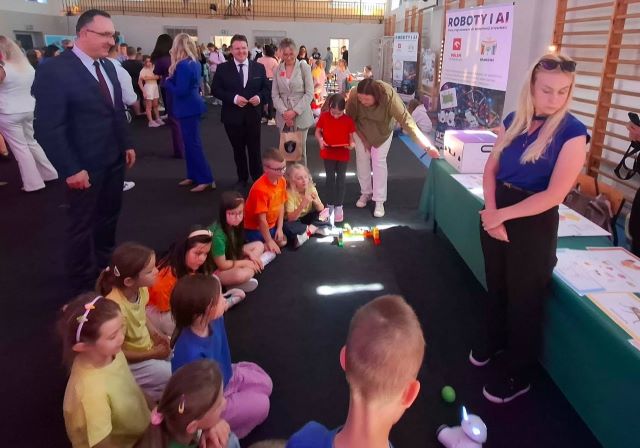 rumianki z burmistrzem na pokazie ai