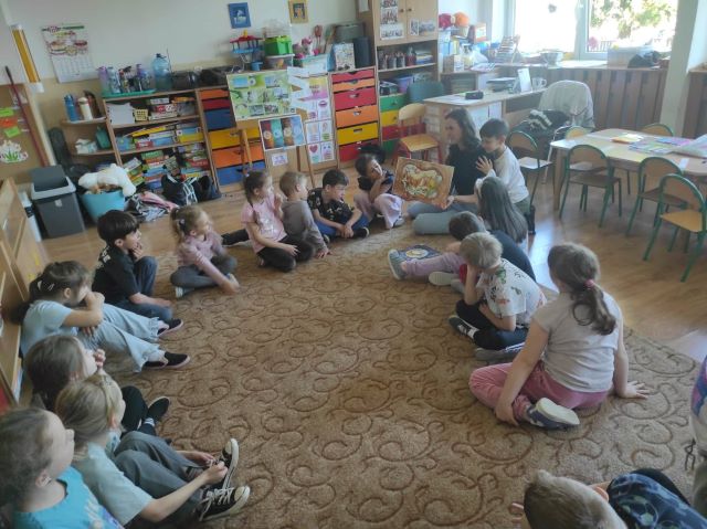 sloneczniki sluchaja bajki czytanej przez mame wiktora