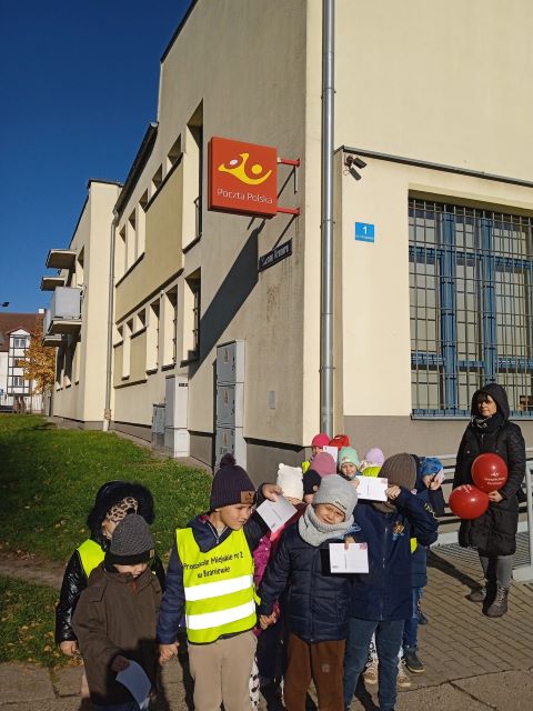 tulipanki przed poczta